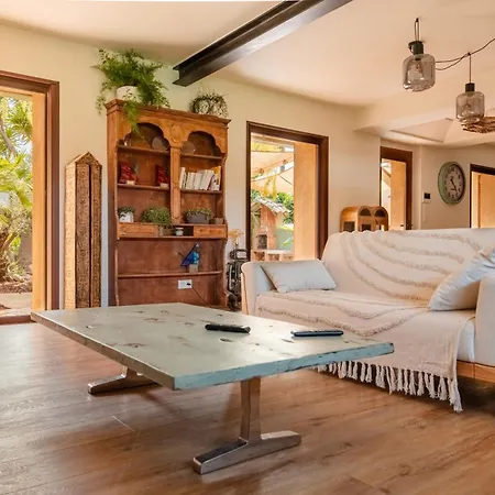 Maison Jardin Tropicale Piscine - Quatre Murs Et Un Toit *