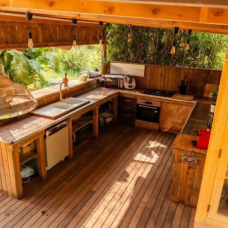 Hébergement de vacances Maison Jardin Tropicale Piscine - Quatre Murs Et Un Toit Hyères